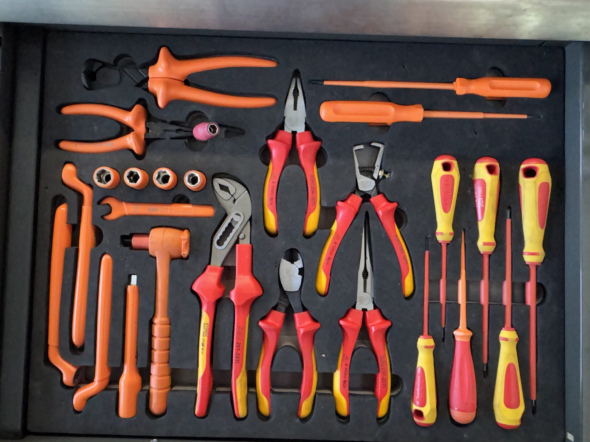 insulated-tools-drawer