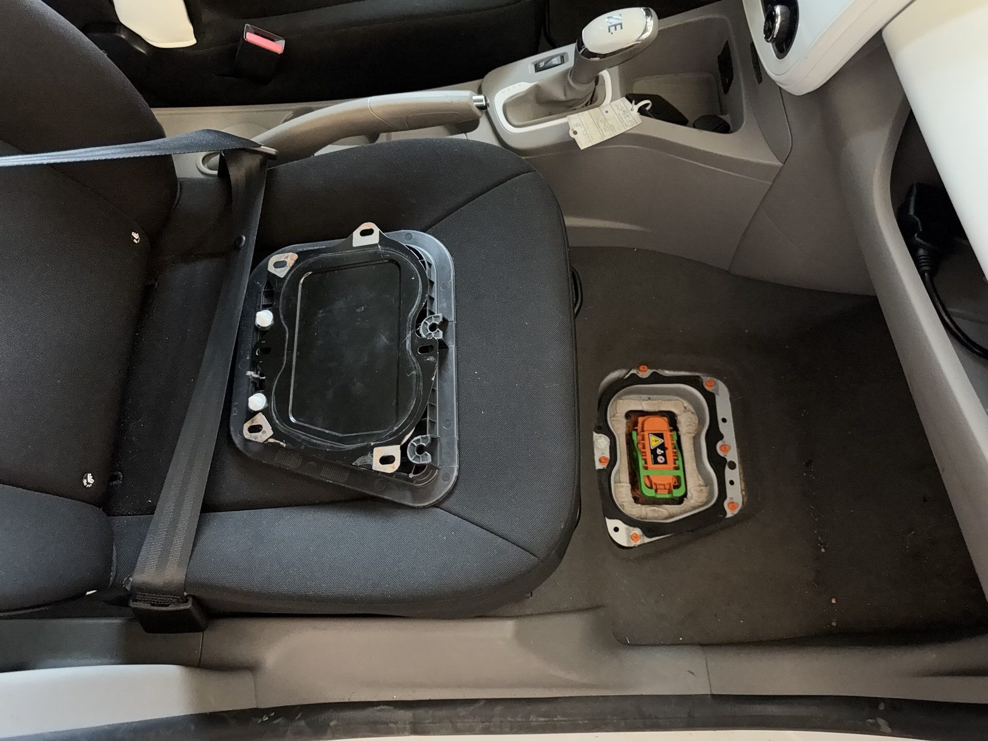 service-plug-open